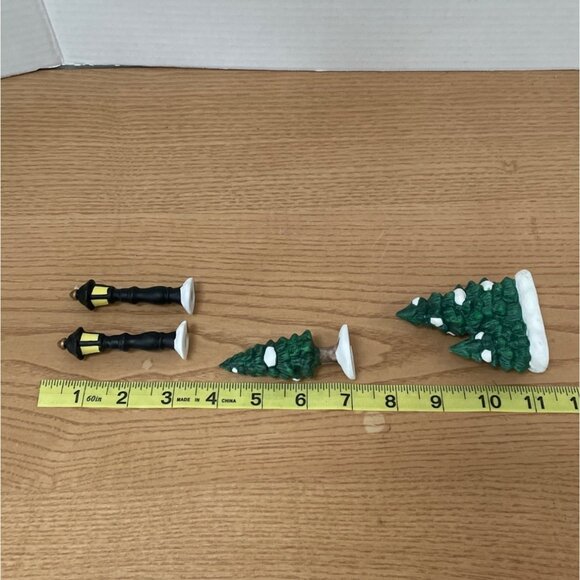 Vintage Christmas Village Accessories Trees and Lamp Posts Hand Painted Ceramic - Picture 5 of 6